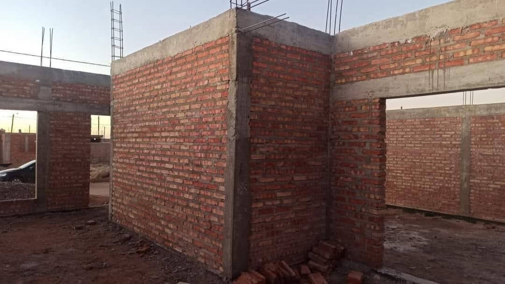 Construccion a Terminar - Barrio Altos del Sur